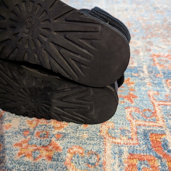 Ugg Women's 6 Classic Cardy Black Boots Thick Knit Knee or Ankle Boots Buttons - Picture 13 of 15